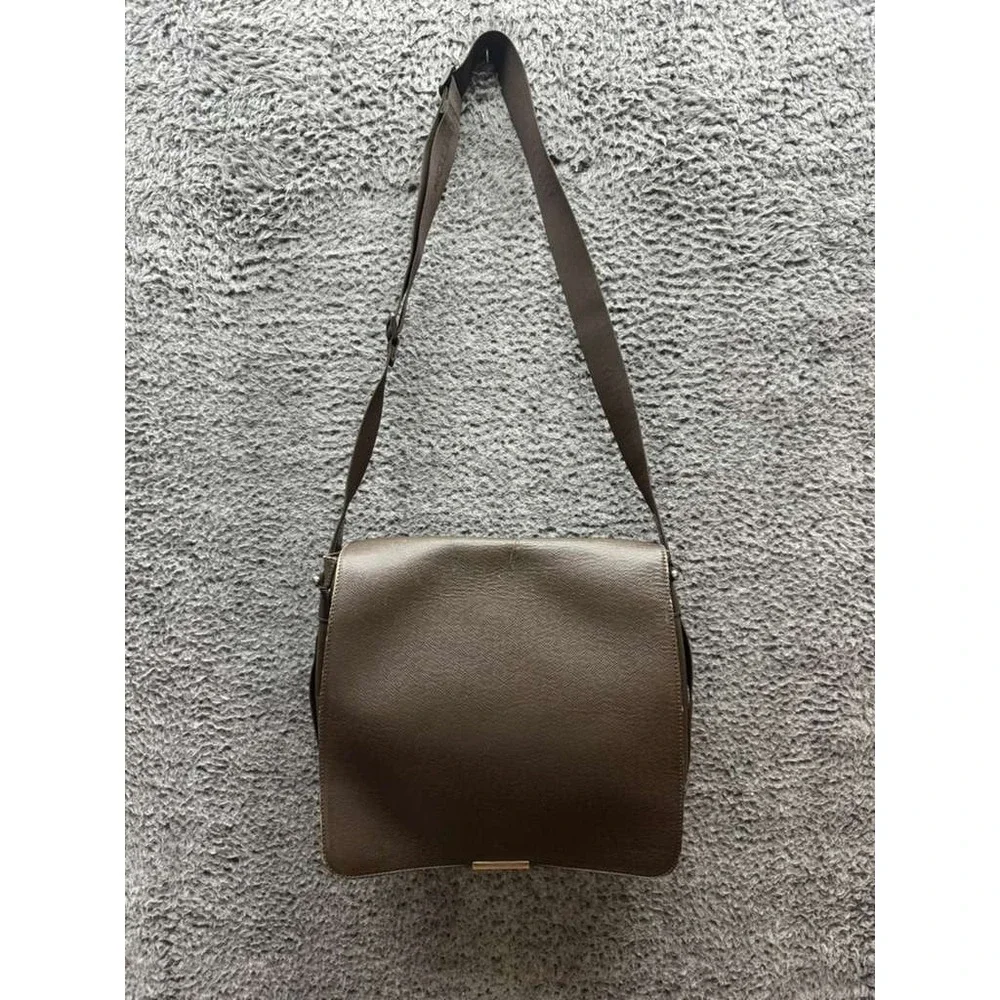 Louis Vuitton Taiga Viktor Leather Shoulder Messenger Bag Brown‎ 13.5
